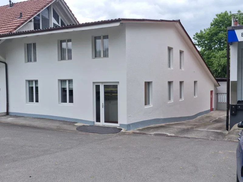 Weiss gestrichene Hausfassade in Brugg durch Romeo Malergeschäft